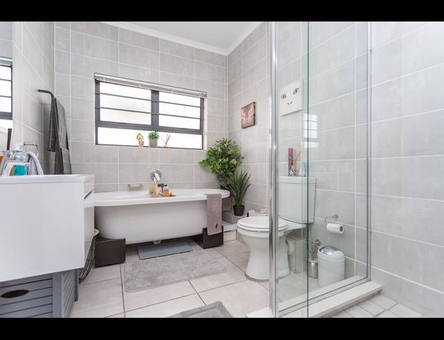 3 BEDROOM APARTMENT FOR SALE IN RICHWOOD